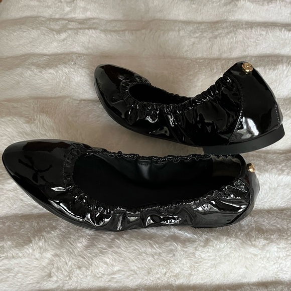 STUART WEITZMAN
Gabby Scrunched Black Patent Leather Ballet flats. - Picture 3 of 3